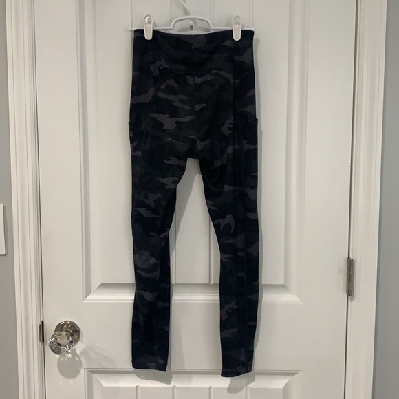 Athleta Ultimate Camo 7/8 Tight. Size XS. - Picture 6 of 9